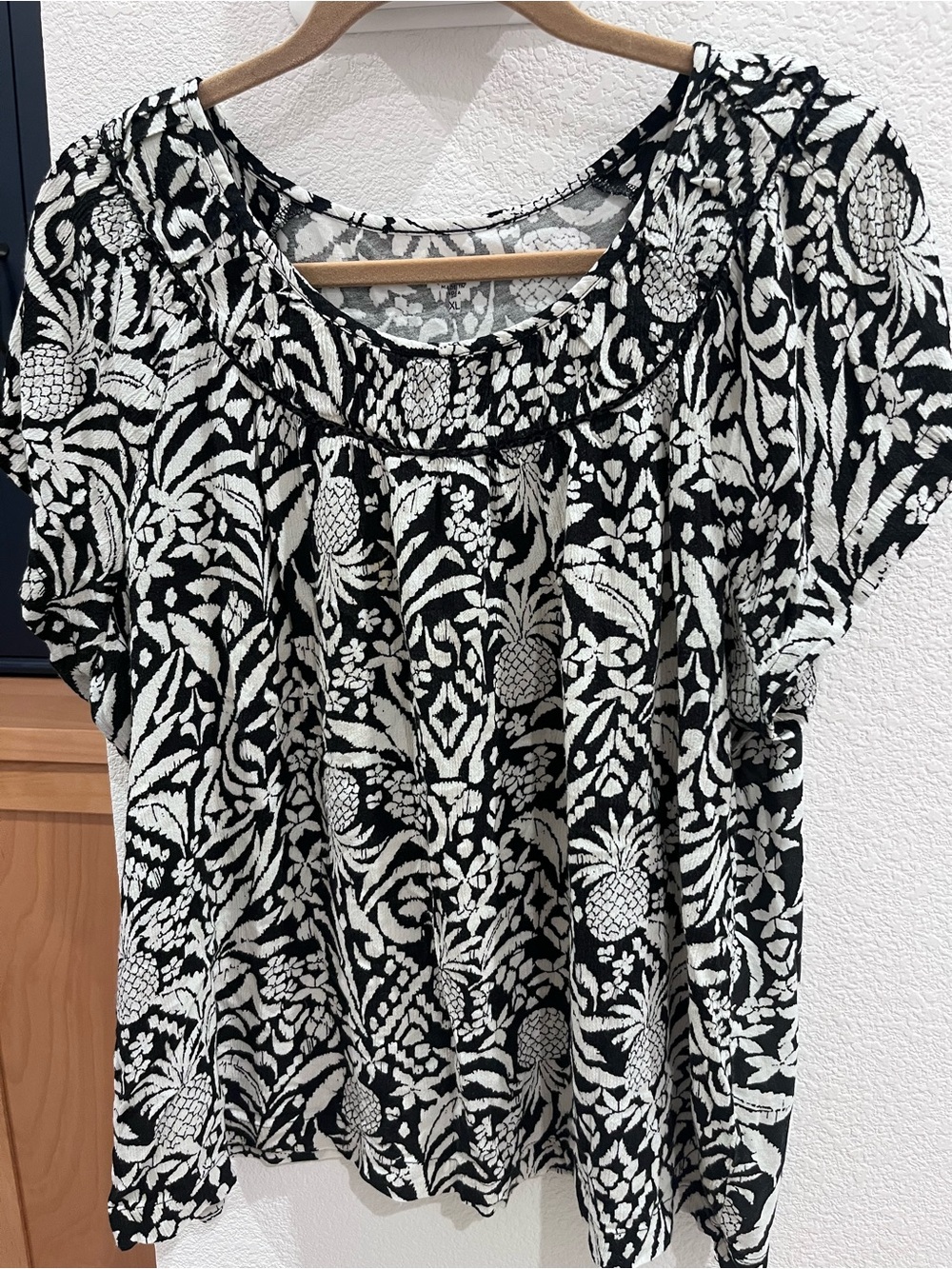 LOFT Black & White Pineapple Floral Short-Sleeve Women’s Top XL